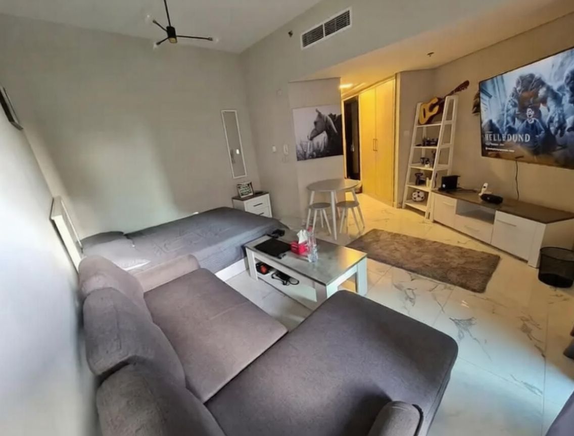 WELL-MAINTAINED | FURNISHED | EASY ACCESS