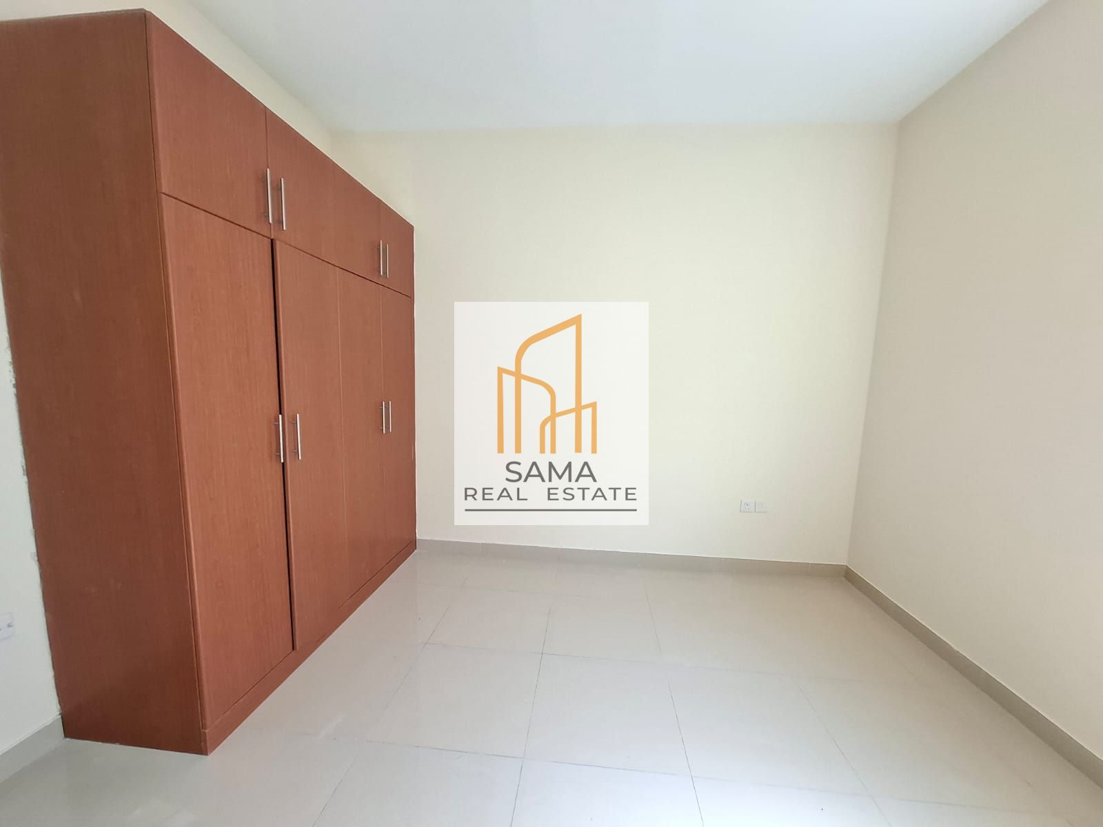 3 bedroom hall with car parking only 66k