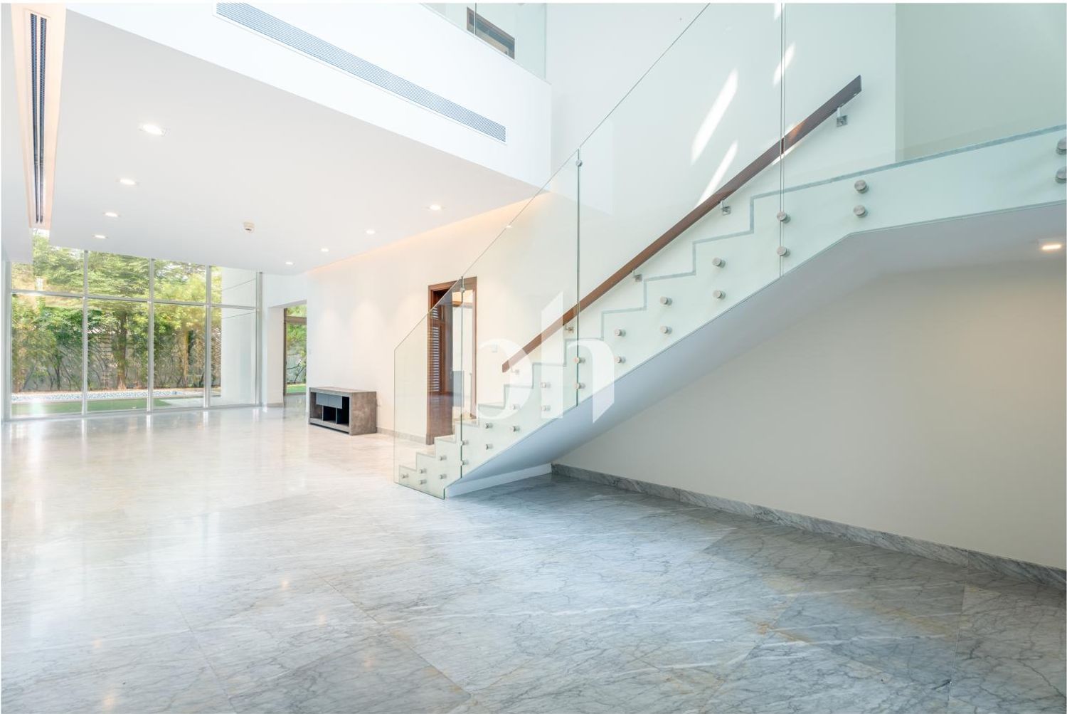 Luxury Living | Vacant | Private Pool & Garden
