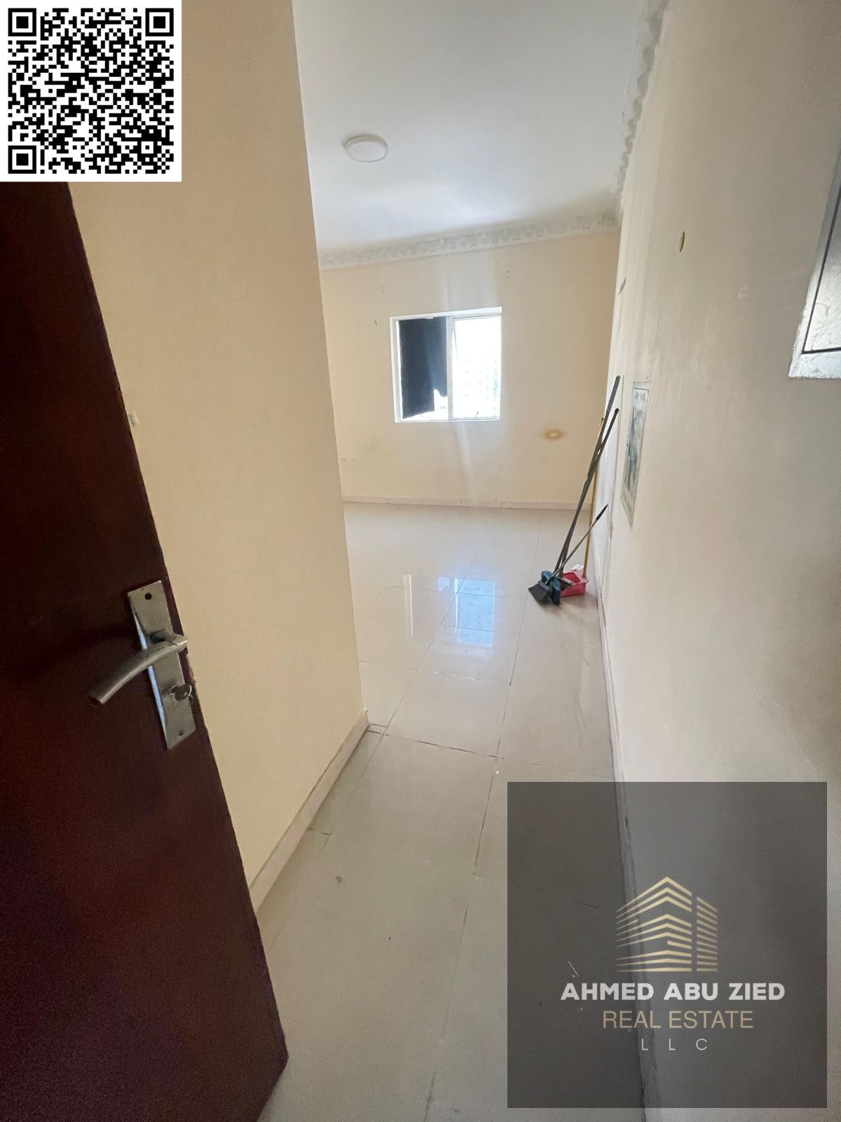 One bedroom and living room for annual rent in Al Nuaimiya, Ajman. Prime location on Kuwait Street near the Afghan Kebab Restaurant.