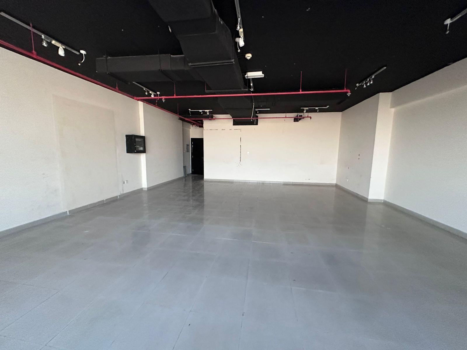 OFFICE FOR RENT - PRIME LOCATION - READY TO MOVE - LOW FLOOR