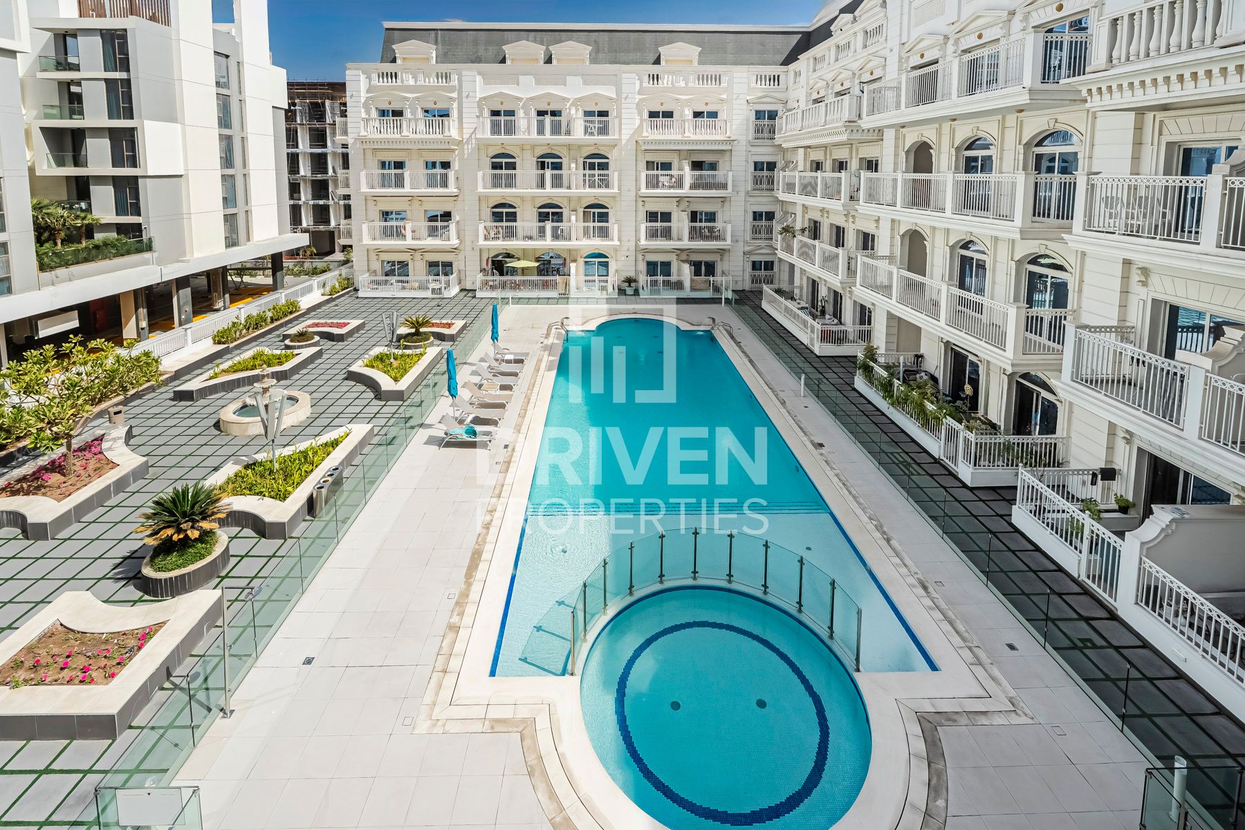 Ready to Move in | Pool View and Well Managed Apt