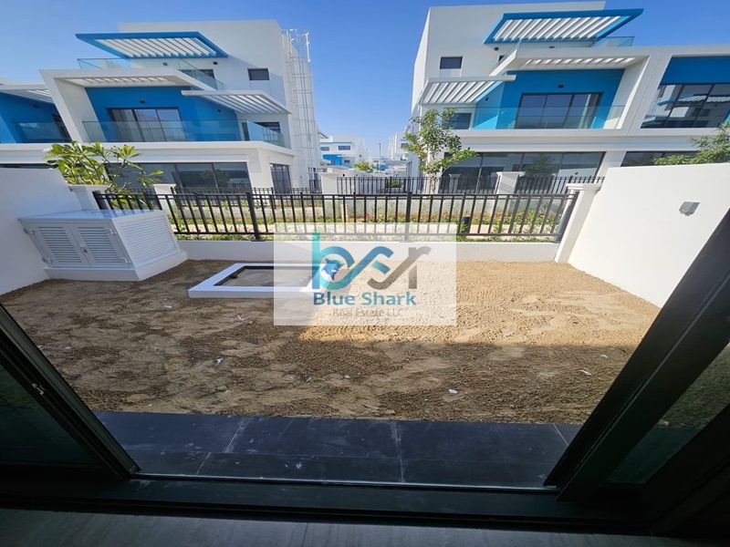 Luxury 5-Bedroom Villa for Rent | Premium Community Living