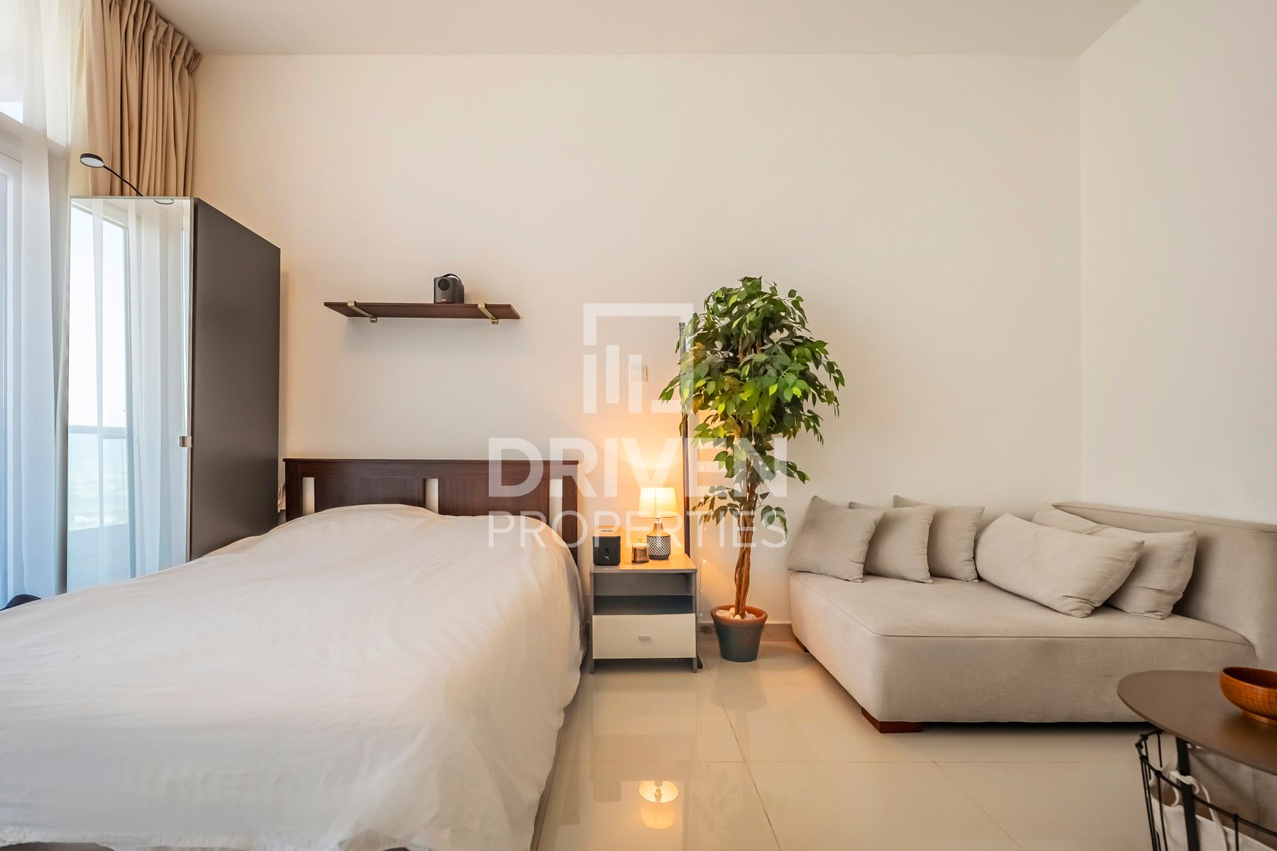 Tenanted | High Floor Apt | Prime Location