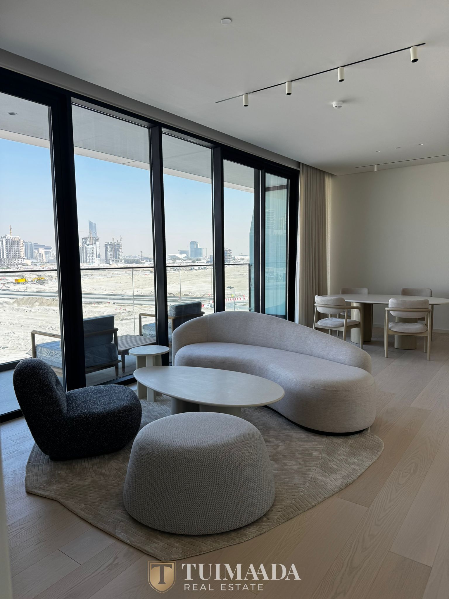 PRIME LOCATION | LUXURY LIVING | GREAT COMMUNITY