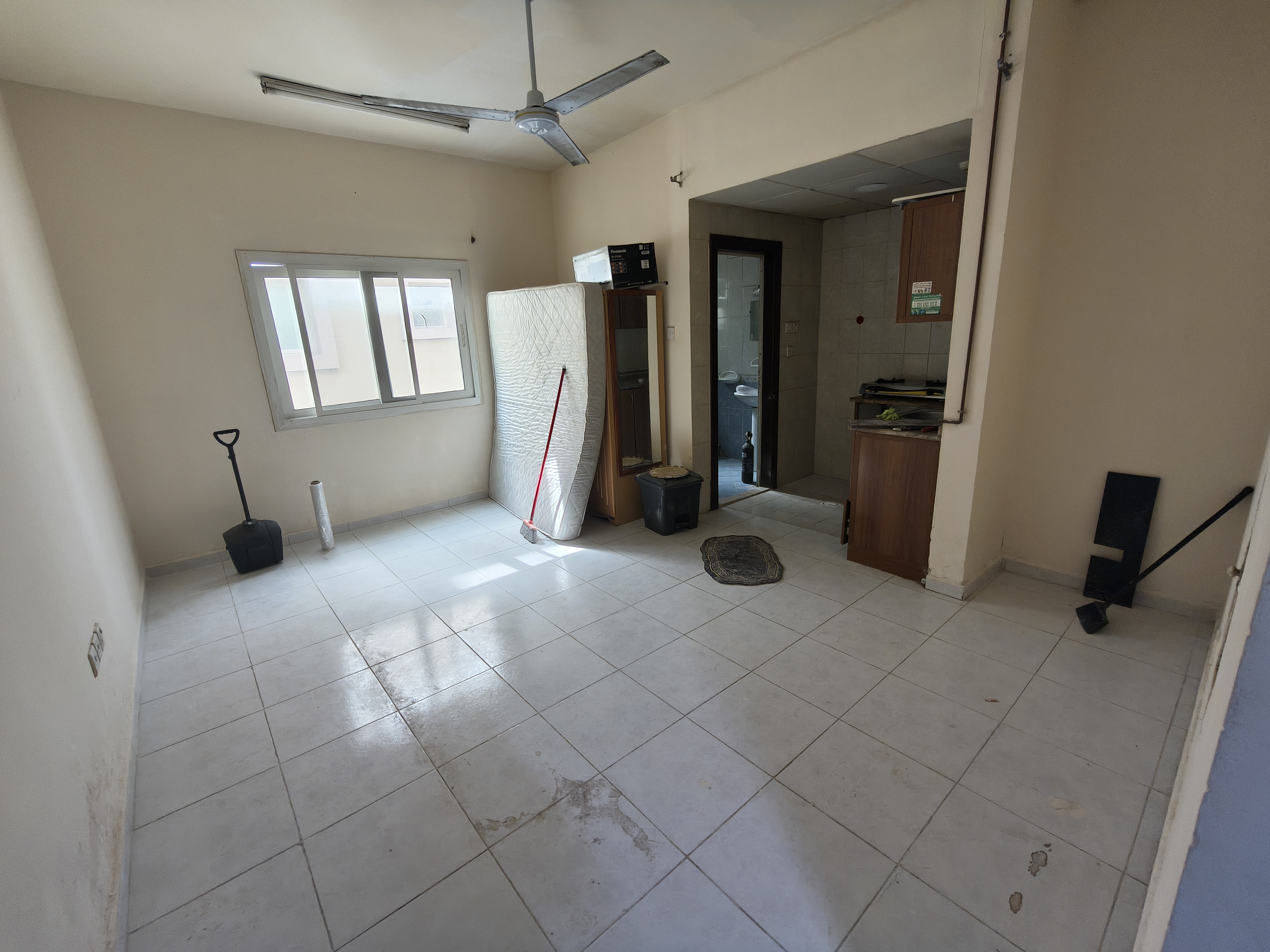 V Spacious Studio with separate kitchen for family in muwaileh with central AC