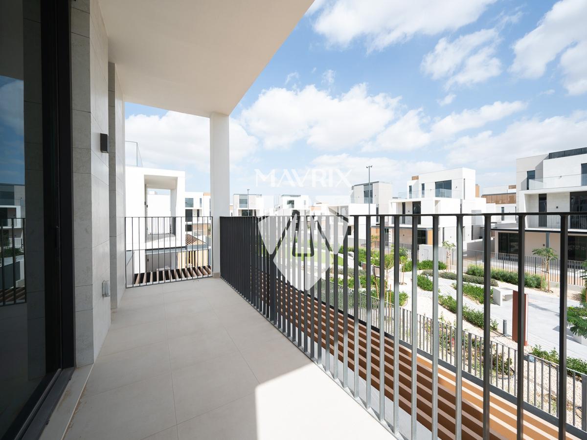 Amazing location Ready to move in Brand new