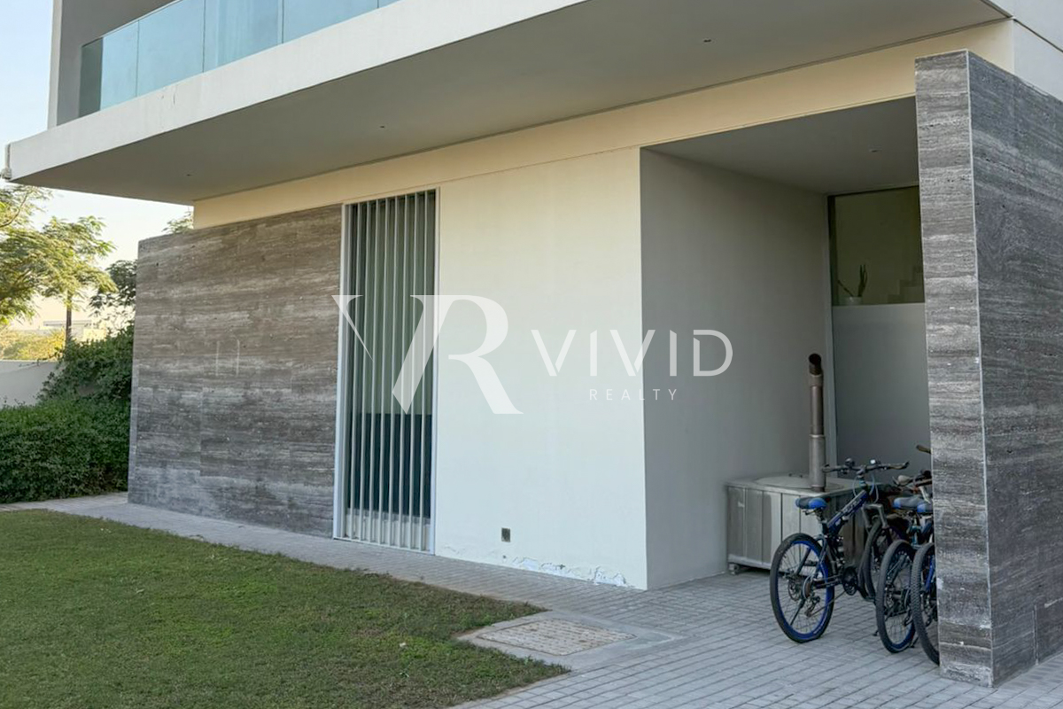 Huge Plot | Spacious Layout | Vacant | Negotiable