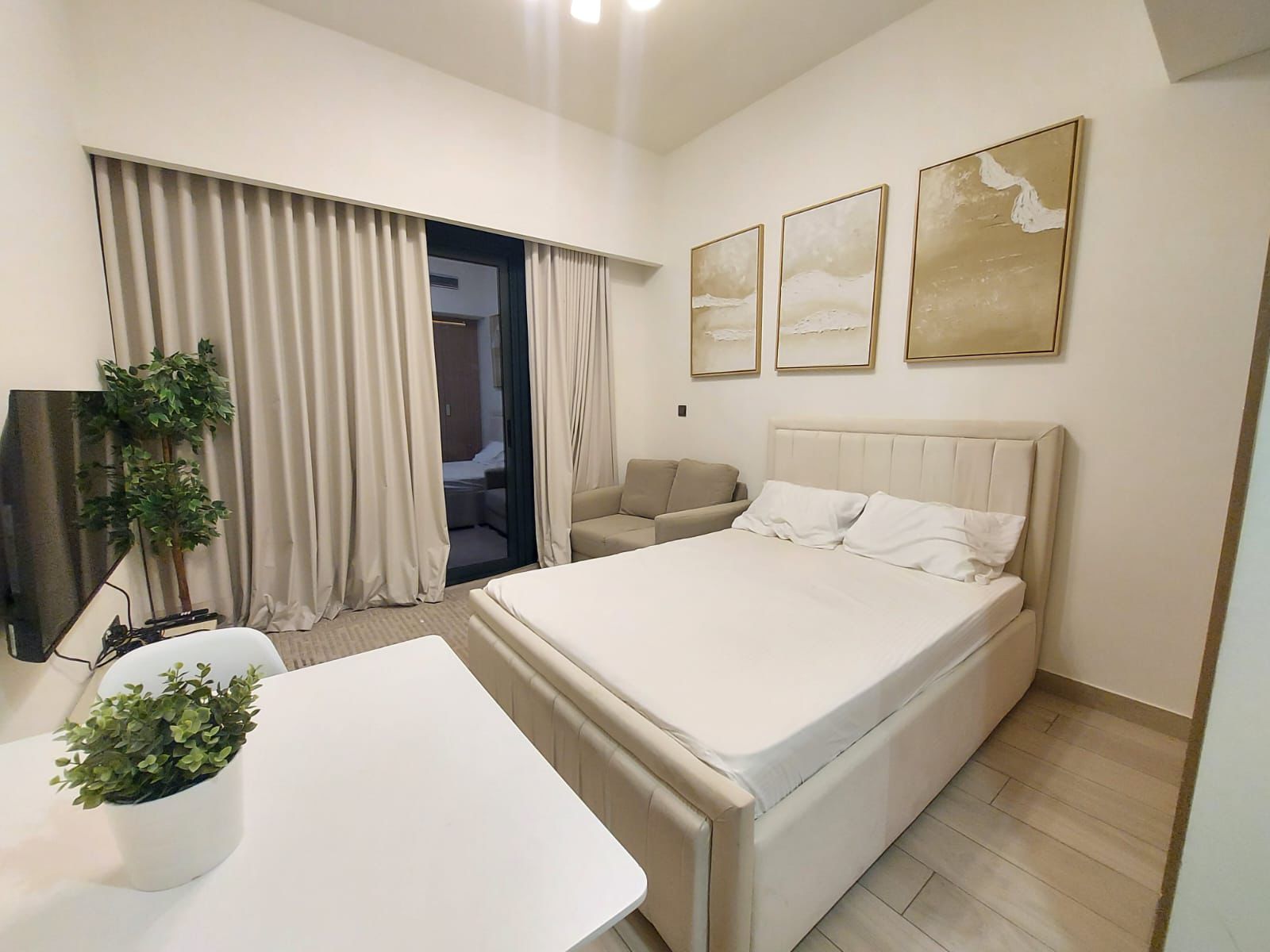 Huge Furnished Studio Ready to Move Meydan