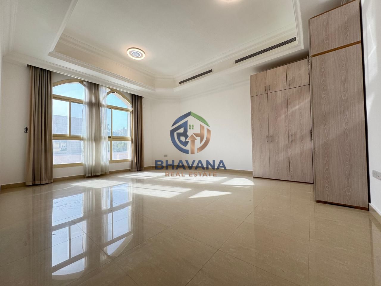 European Style 1st Tenant Luxury Studio + Separate Kitchen And Bath