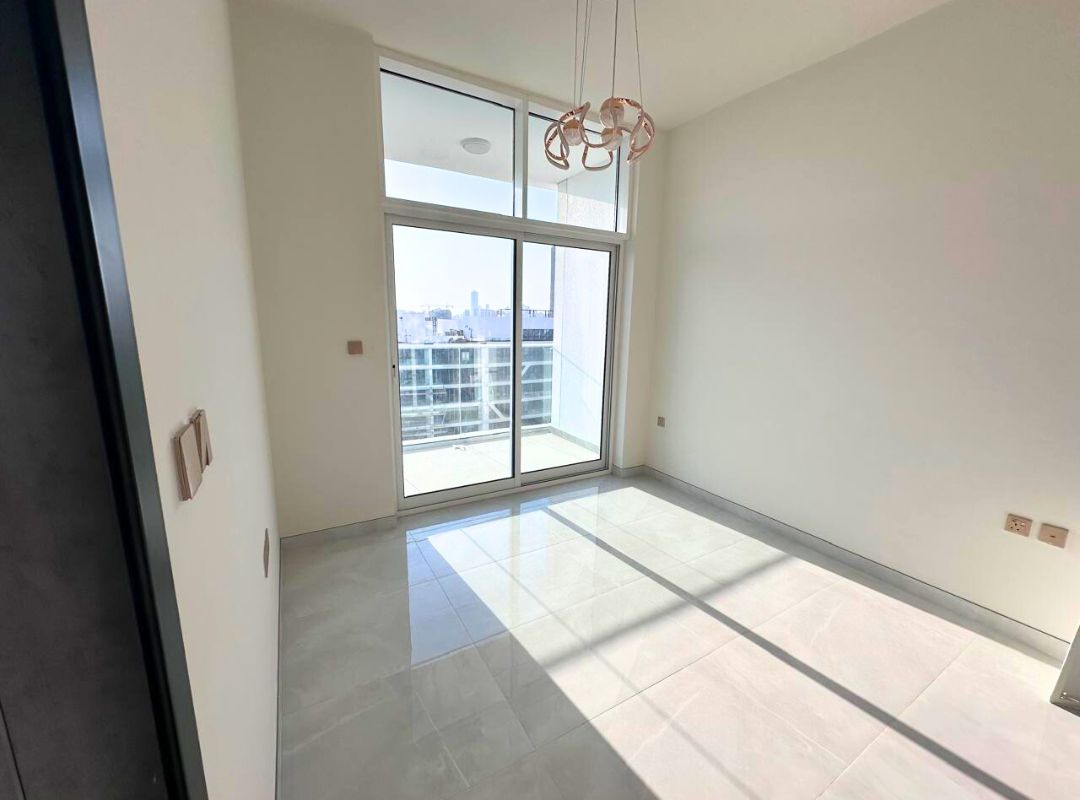 SPACIOUS LIVING | SEMI FURNISHED | HIGH FLOOR