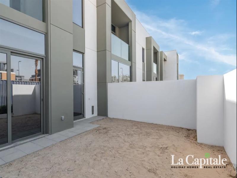 Prime Location | Single Row | Spacious Layout