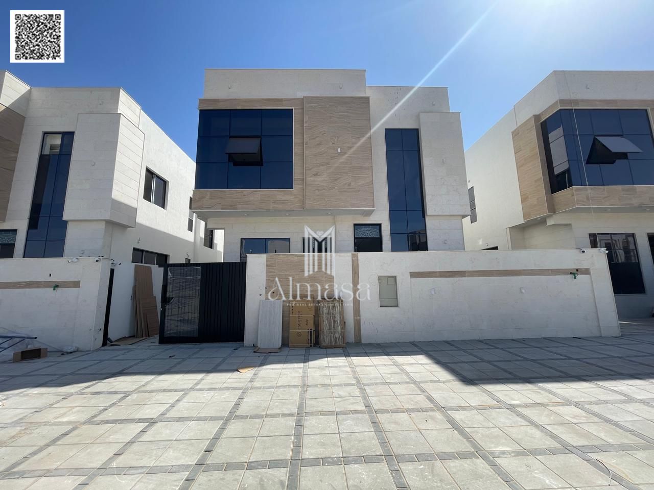 Villa for sale in Al Helio 2 area, very prime location, super deluxe finishing, close to services, mosque, airport and Sheikh Mohammed Bin Zayed Road
