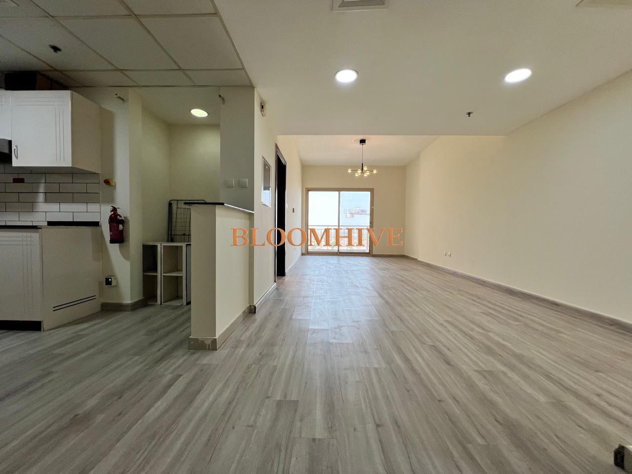 Upgraded 1BHK Wooden Flooring Public Transport & Choithrams on Spot