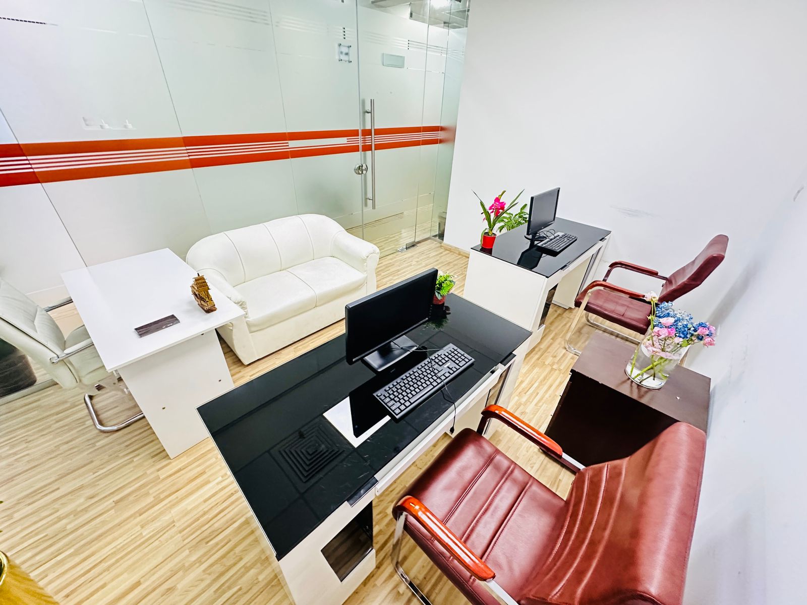 Beautiful office for rent in Dubai | Direct from Owner