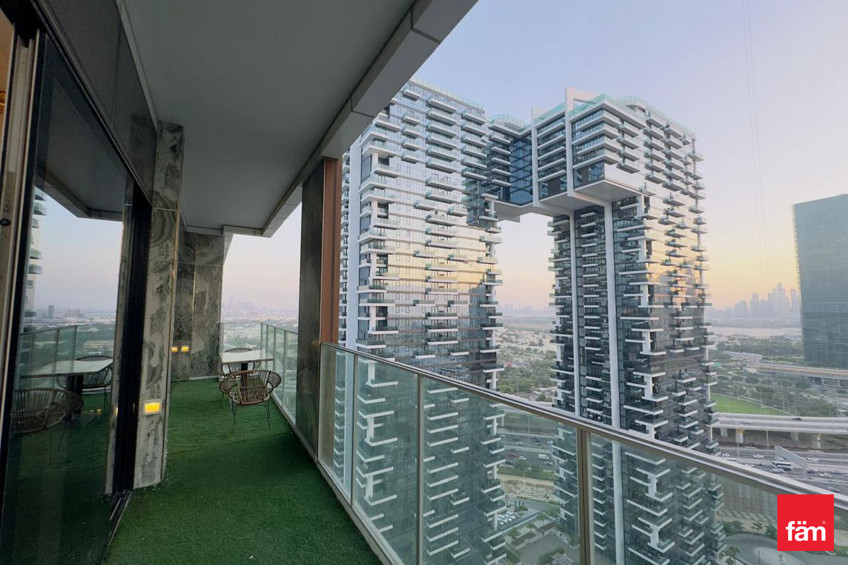 Fully Furnished| Upgraded | Vacant | Balcony