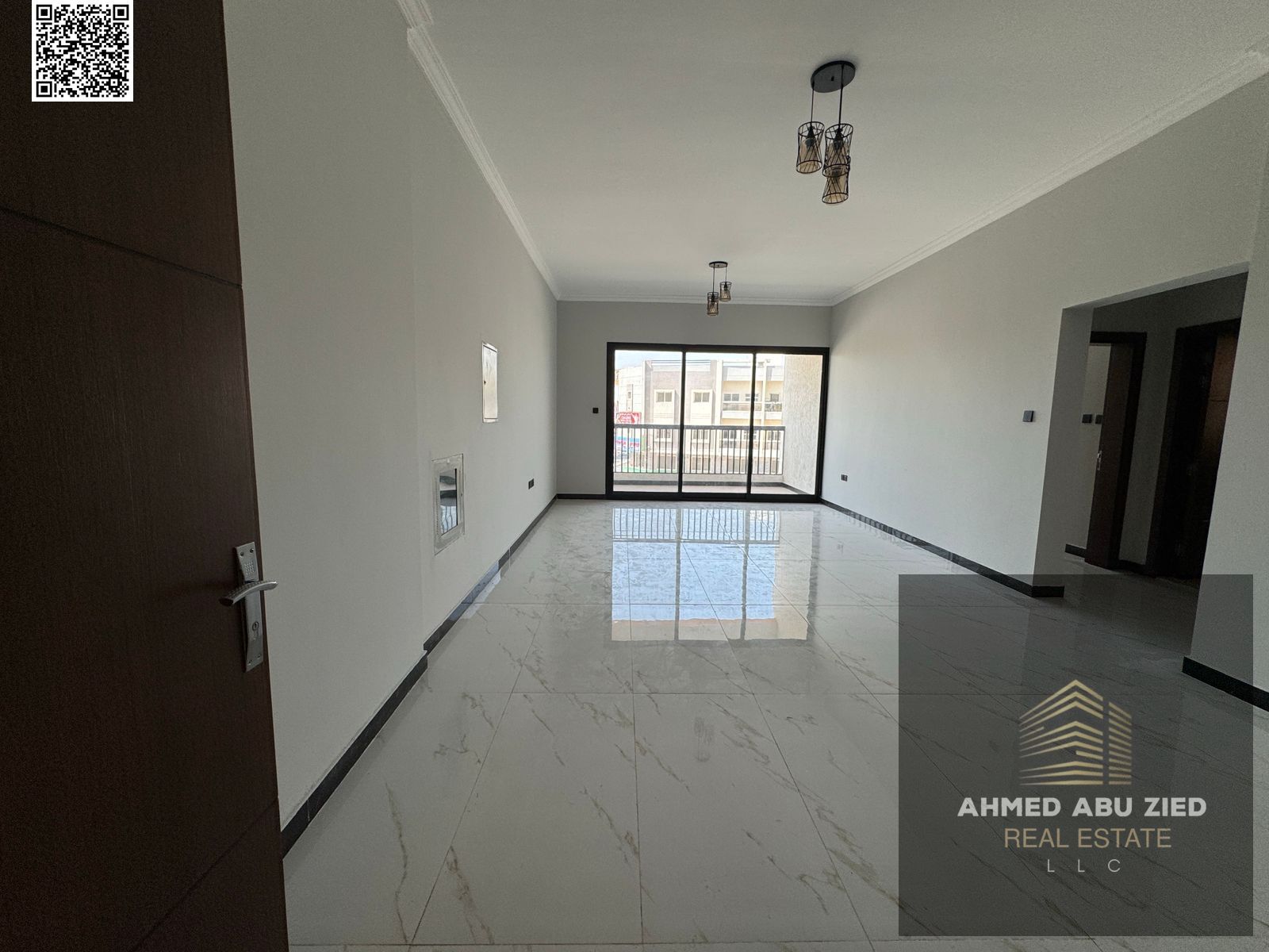 First occupancy with one month free! Apartment consisting of three bedrooms, a fully equipped kitchen, three bathrooms, and full maintenance included