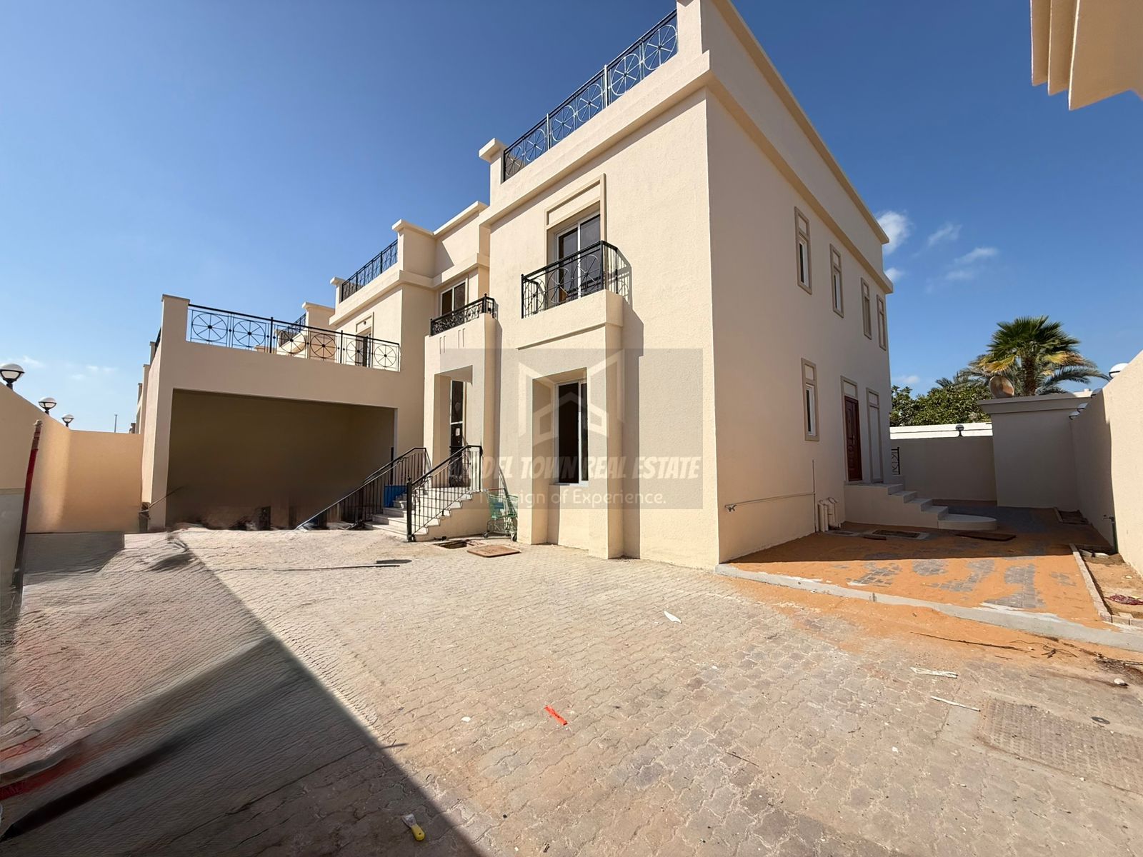 Stand Alone 6 bedroom villa with Majlis built in wardrobes