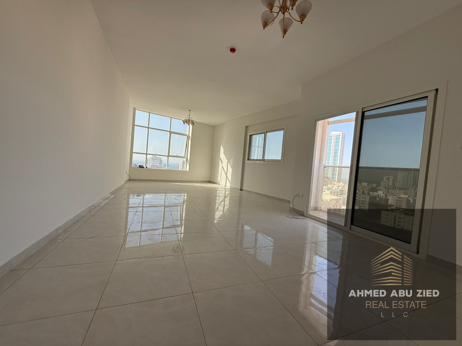 Spacious 3 Bedroom Apartment with Maid Room for Annual Rent – Ajman Corniche – 4 Bathrooms – 2 Balconies