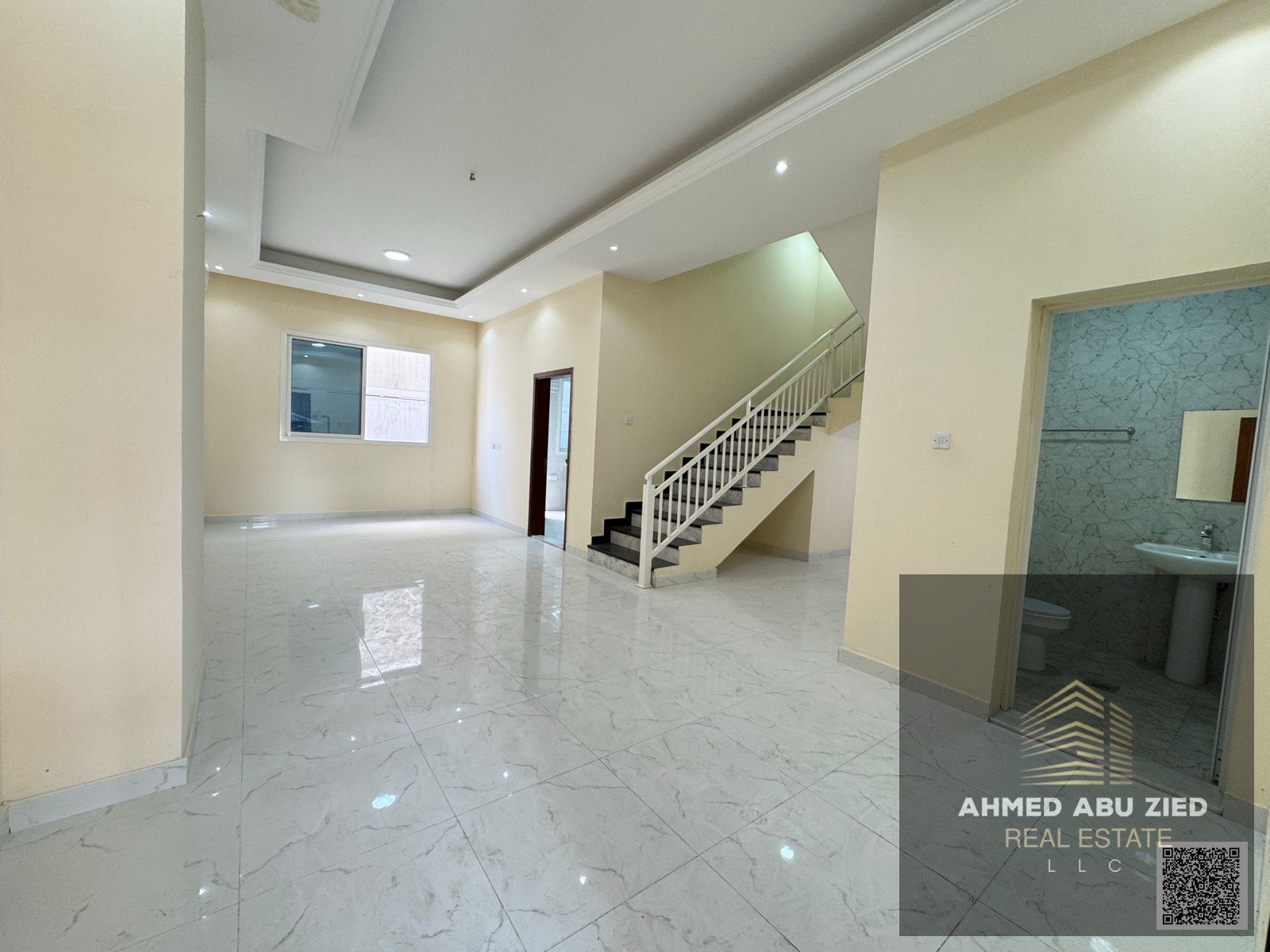 Townhouse villa for rent in Al Zahia, Ajman: 4 bedrooms (2 master), majlis, hall, kitchen, maid room, 2 floors + rooftop, full utilities, year-round m