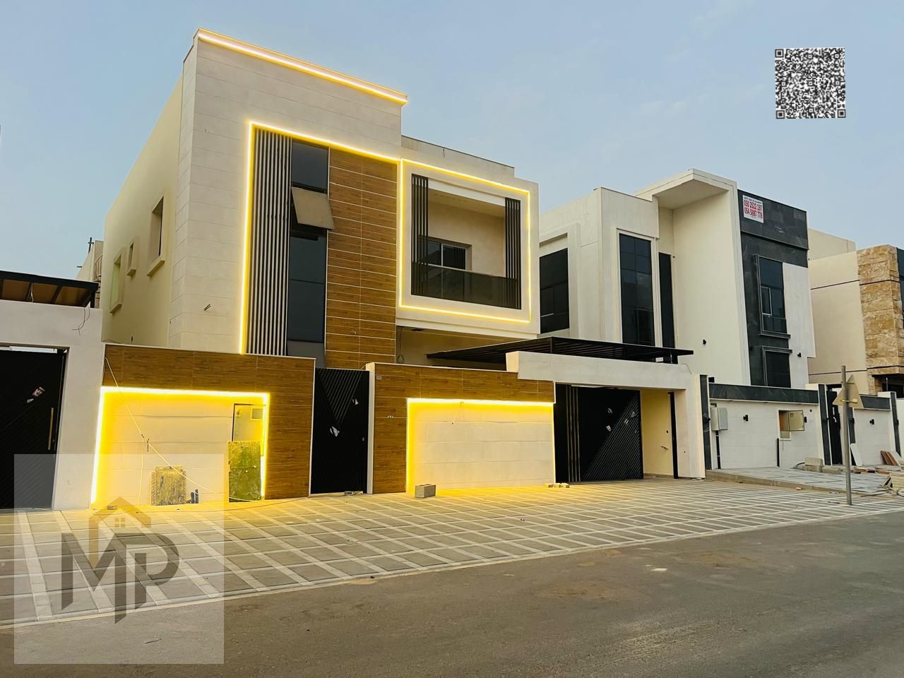 Villa directly from the owner, custom finishing, on a main street, close to all services, freehold ownership for all nationalities.