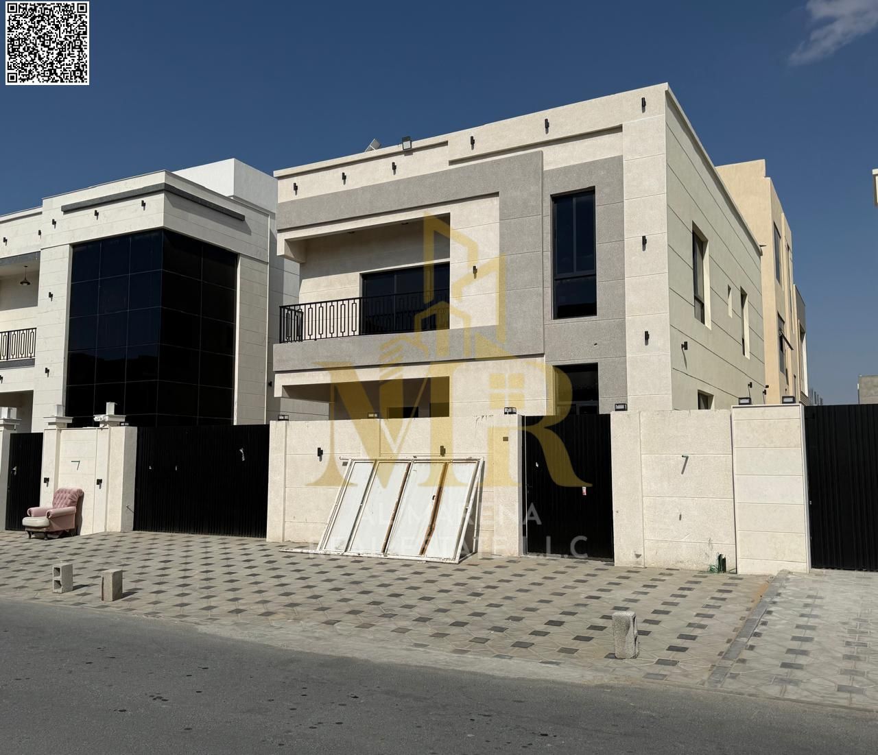 Villa directly from the owner, personal finishing, on a main street, close to all services, freehold ownership for all nationalities and without down