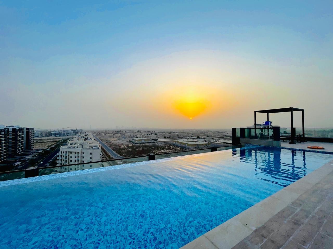Infinity pool - 2br with parking - vacant ready to move in - prime location