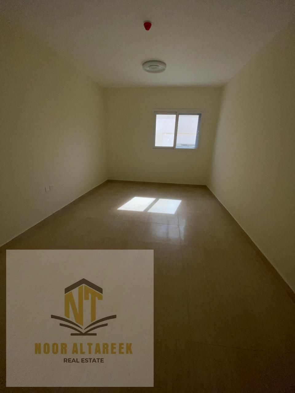 Apartment available for rent in Al Musalla, offered as a first-tenant opportunity in a convenient location close to shops, restaurants, and public tra