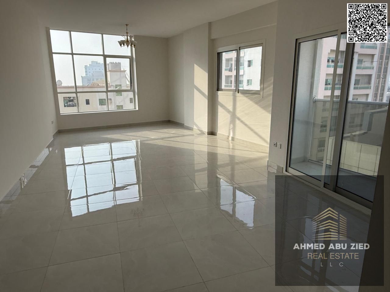 First tenant – Beautiful 3BR hall apartment in Al Rumaila, Ajman. Free parking, maid’s room, 4 baths, 2 balconies, sea view.