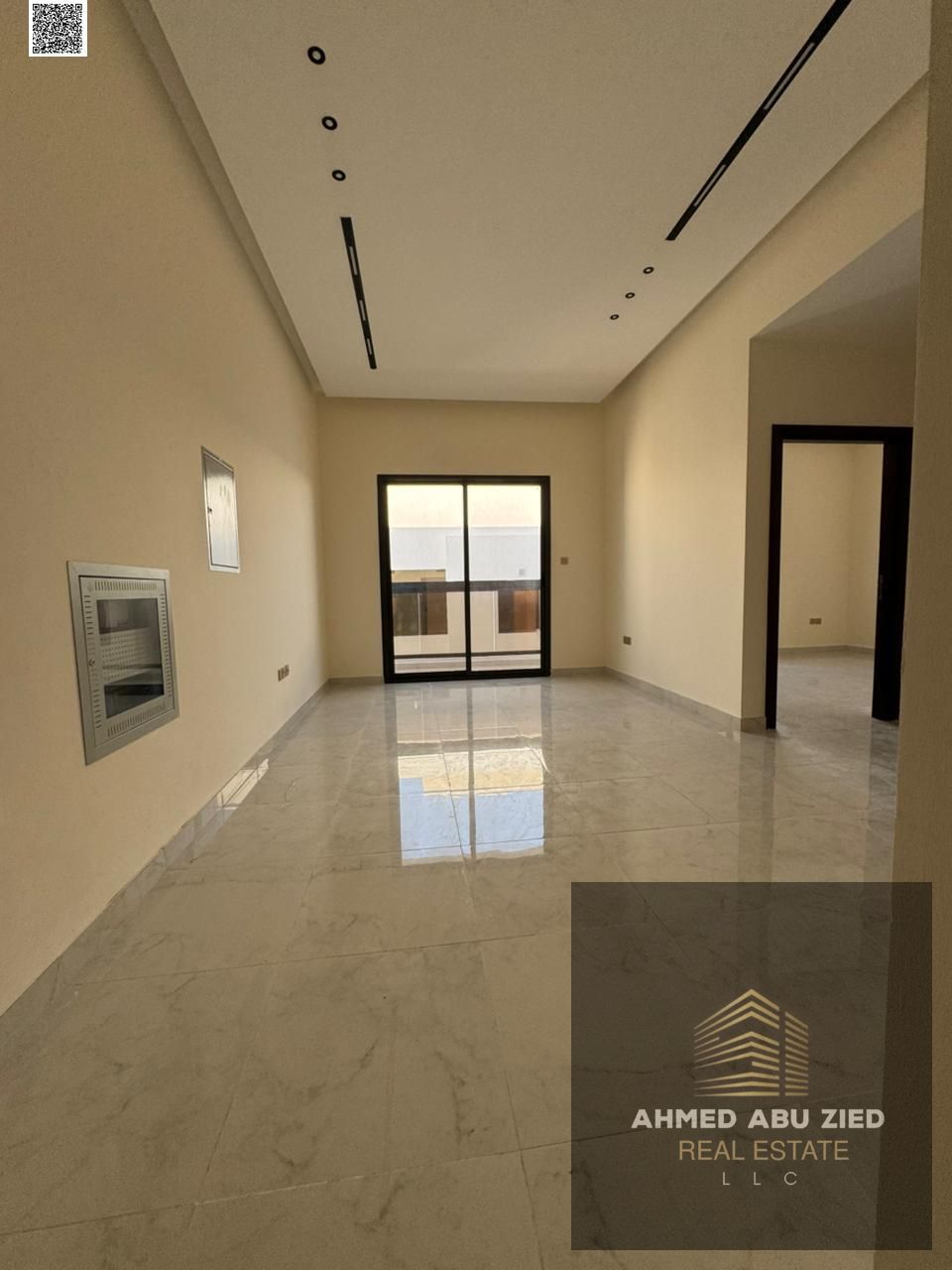 Beautiful one-bedroom apartment for rent in Al Jurf, Ajman. Master room, spacious hall, two bathrooms, balcony, central AC, lively area near services.