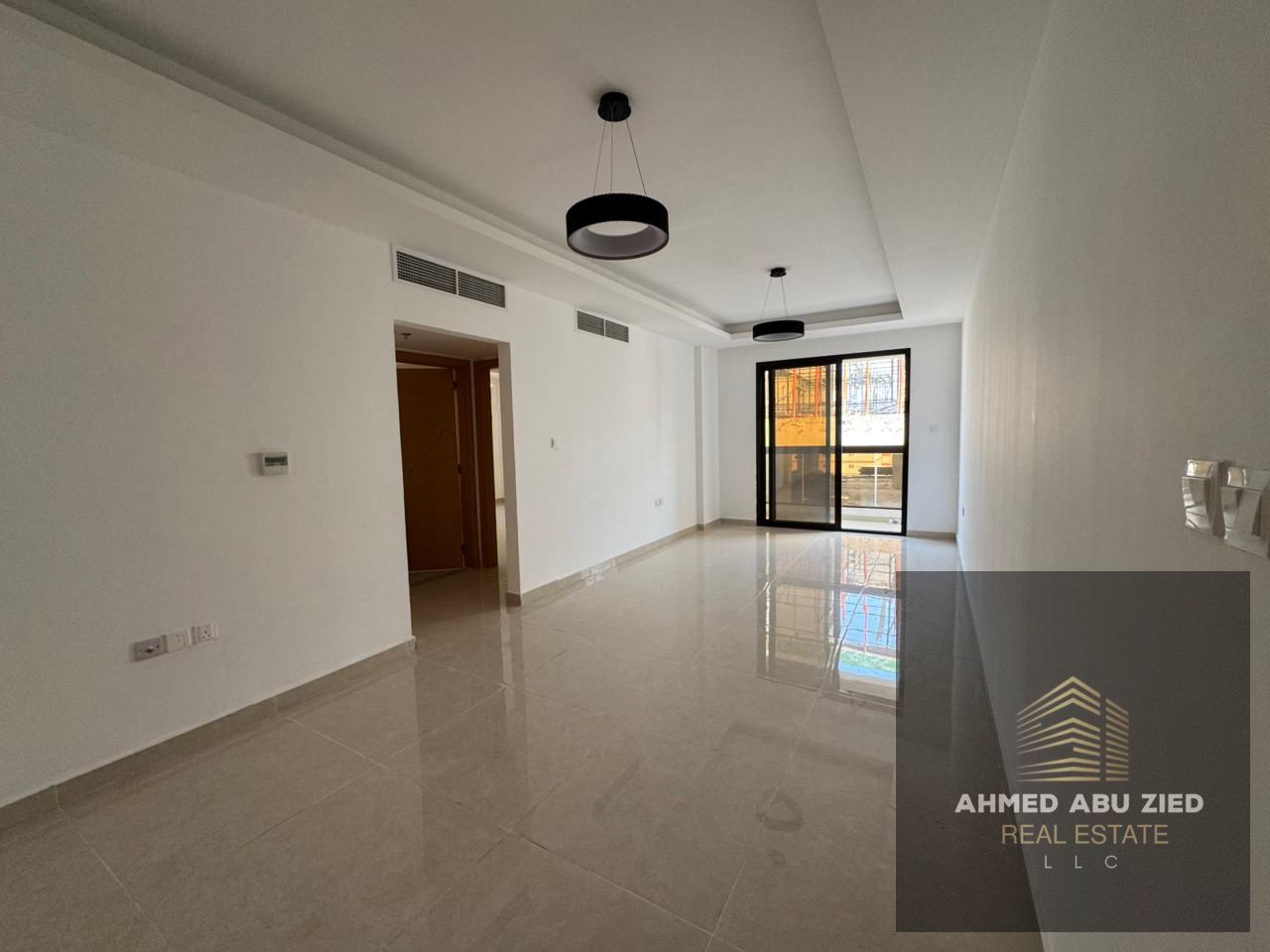 Largest <2 Master Bedrooms + Hall with Guest Bathroom