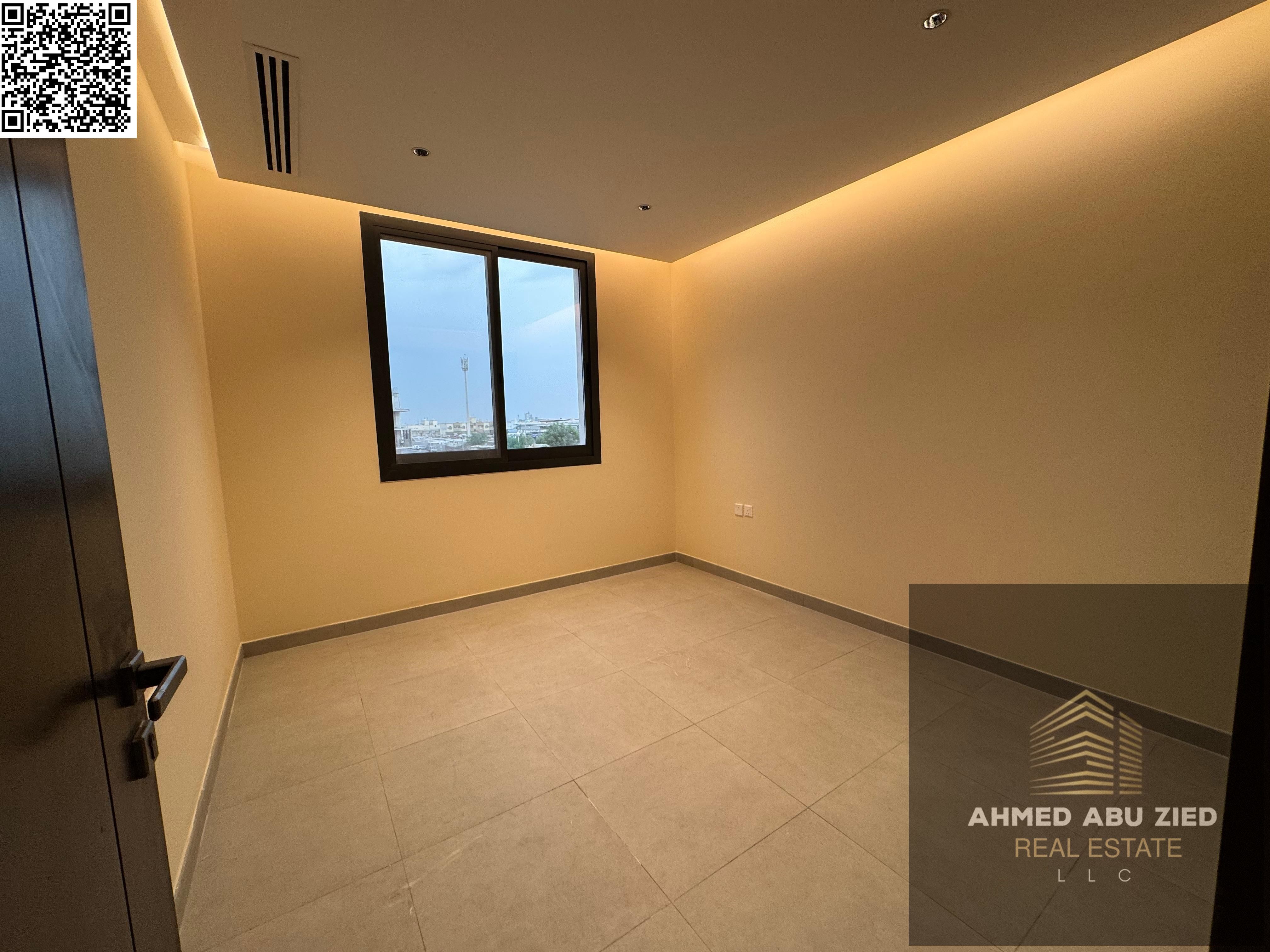 First occupancy with one month free, central air conditioning. Apartment consisting of a master bedroom, fully equipped kitchen, and two bathrooms. Fu
