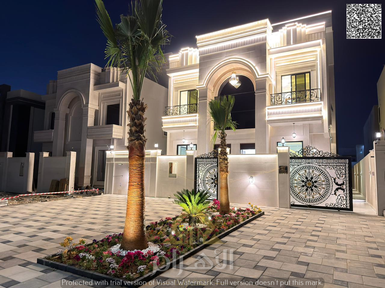 Luxury classic villa for sale in Al-Haliyo 1 | Two floors and a roof | 6 master bedrooms, price negotiable