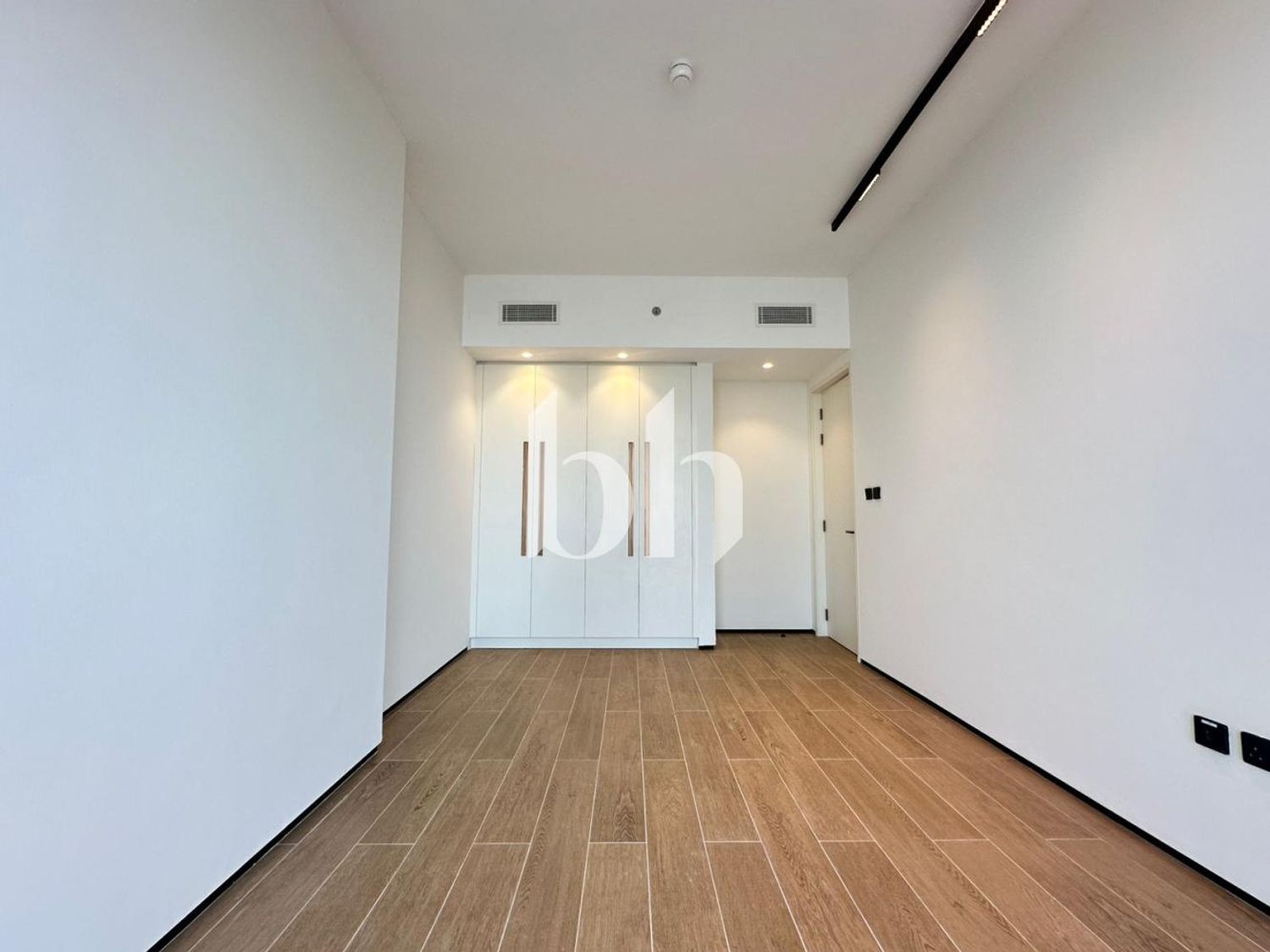 Brand-New 1-Bedroom | Top Floor | Spacious Layout