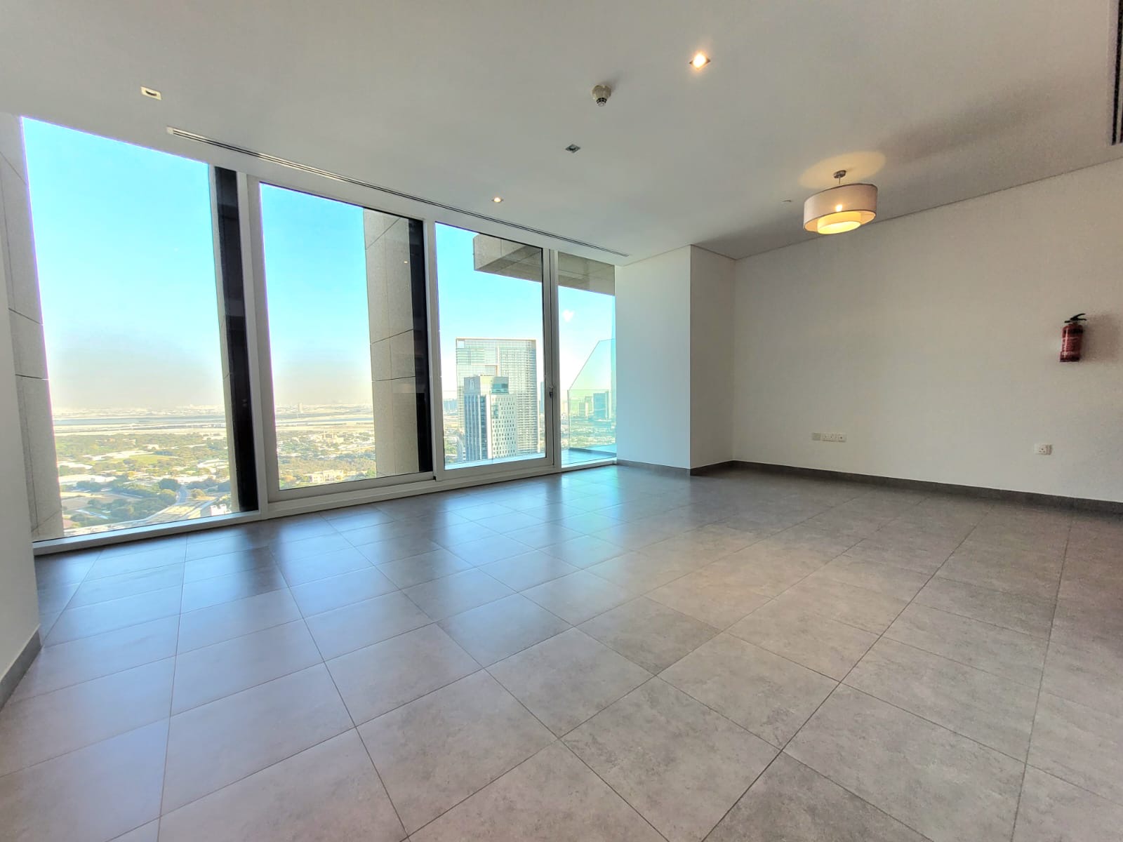 NEAR TO DIFC 1BHK 125K IN 4 CHEQUES WITH ALL FACILITIES FREE