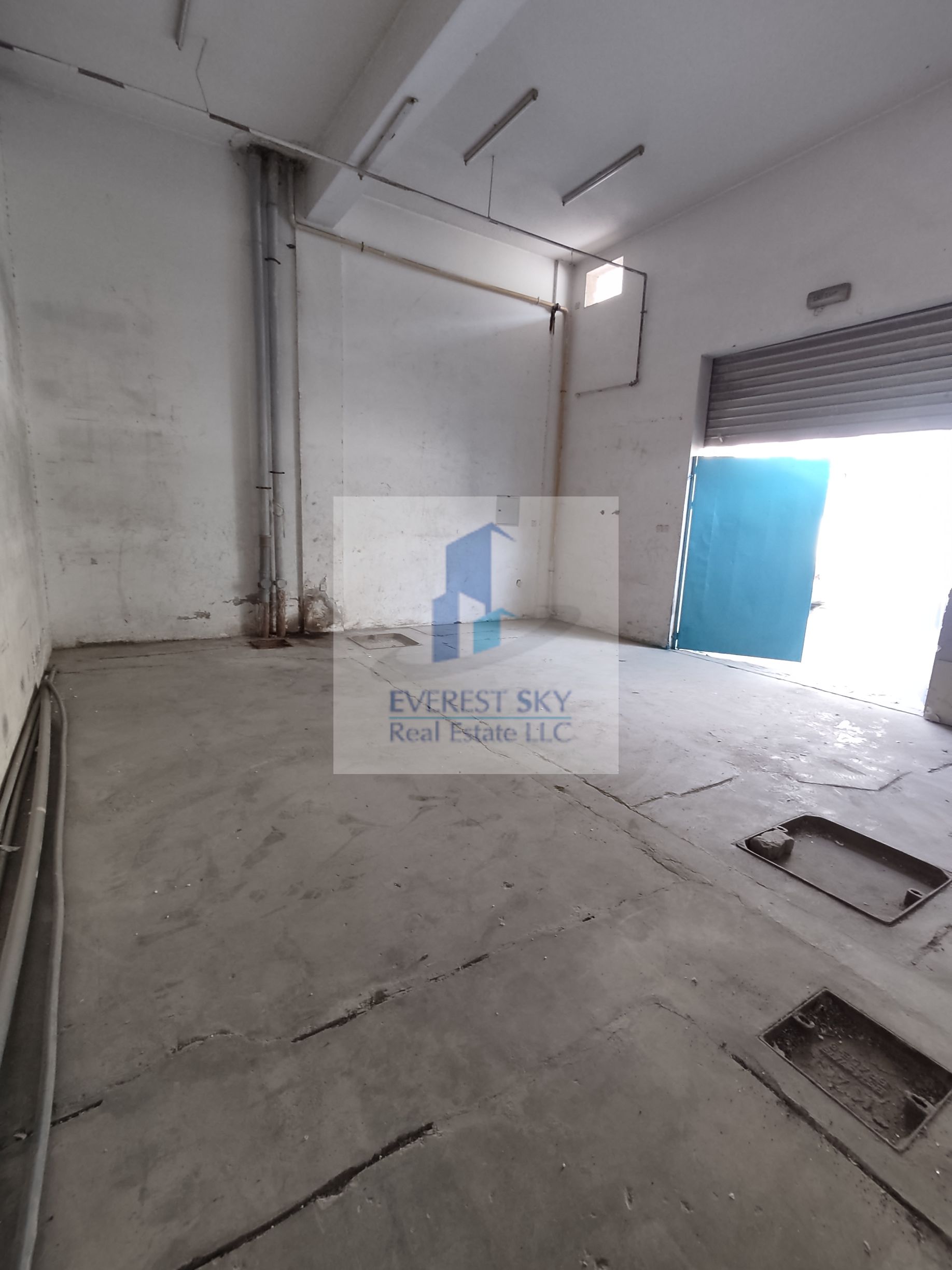 Shop/Small warehouse with good height for STORAGE PURPOSE URGENT LEASE !!