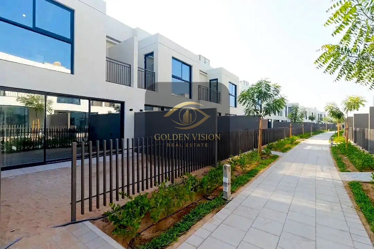 2 Bedroom Townhouse for Rent Falcon Island Al Hamra Village
