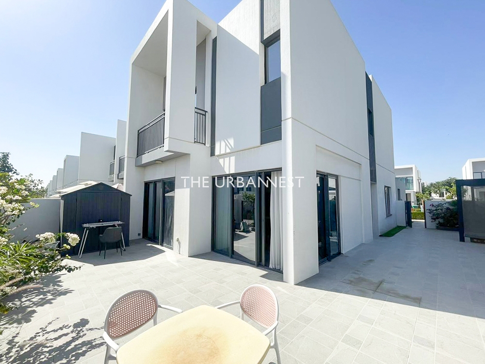 Elegant 4 Bed | Vacant | Single Row | Large Plot