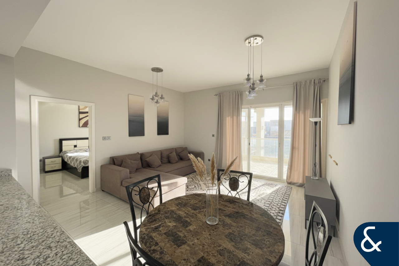 Large Layout | 1 Bedroom | Vacant