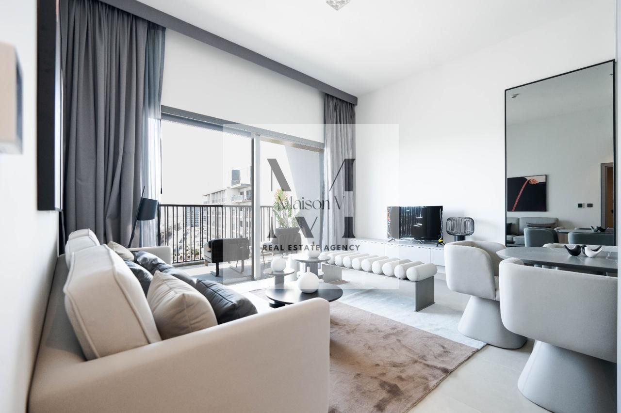 Luxury 1BR Fully furnished | Vigorous Location | Corner Unit