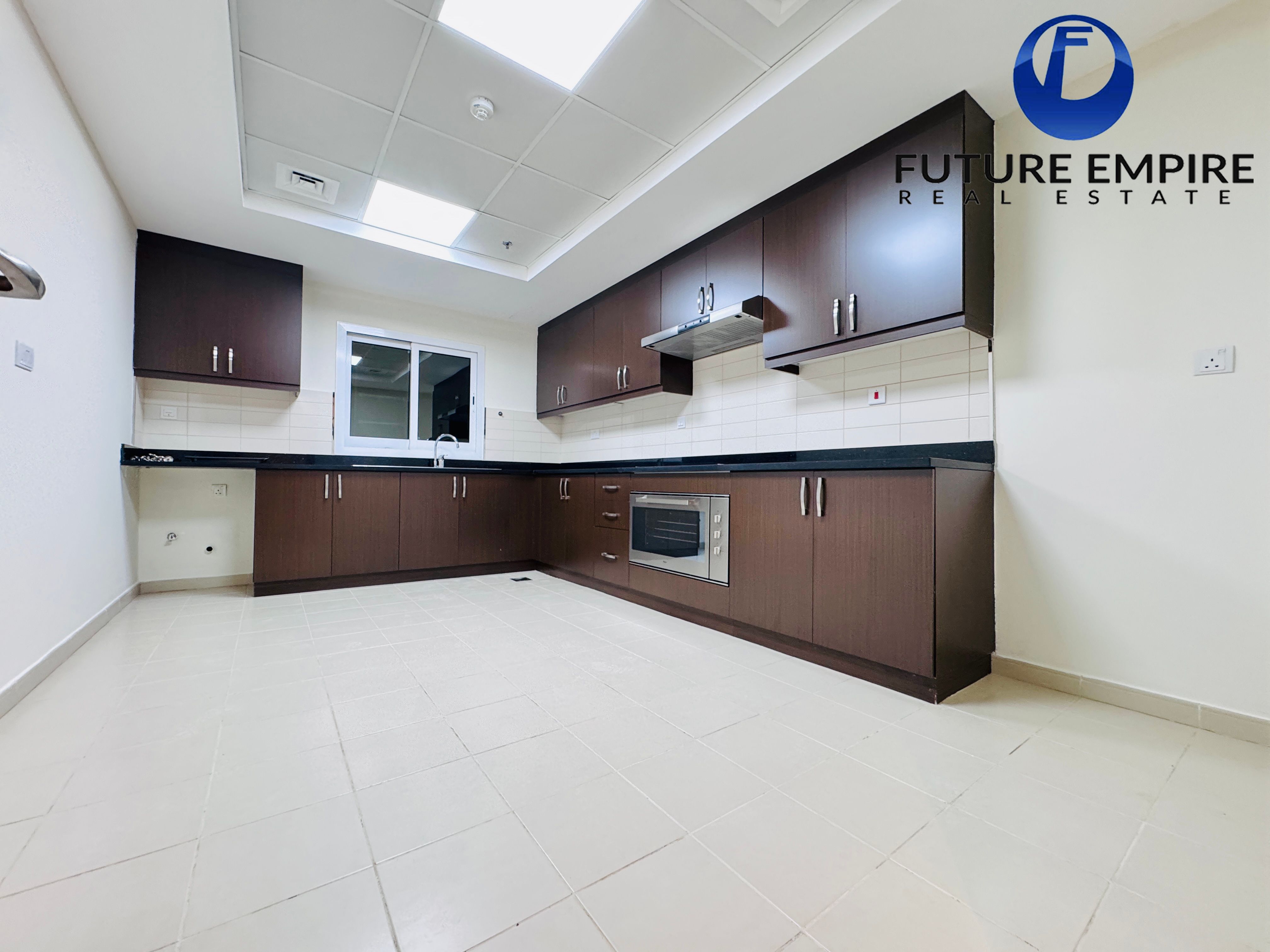 Panoramic View / Huge Kitchen / Sunny Unit Book