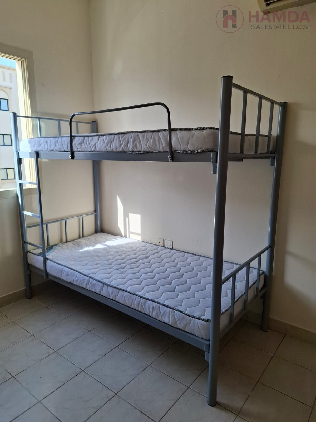 Spacious Studio Shared Accomdation for Professional Men – Electricity Included