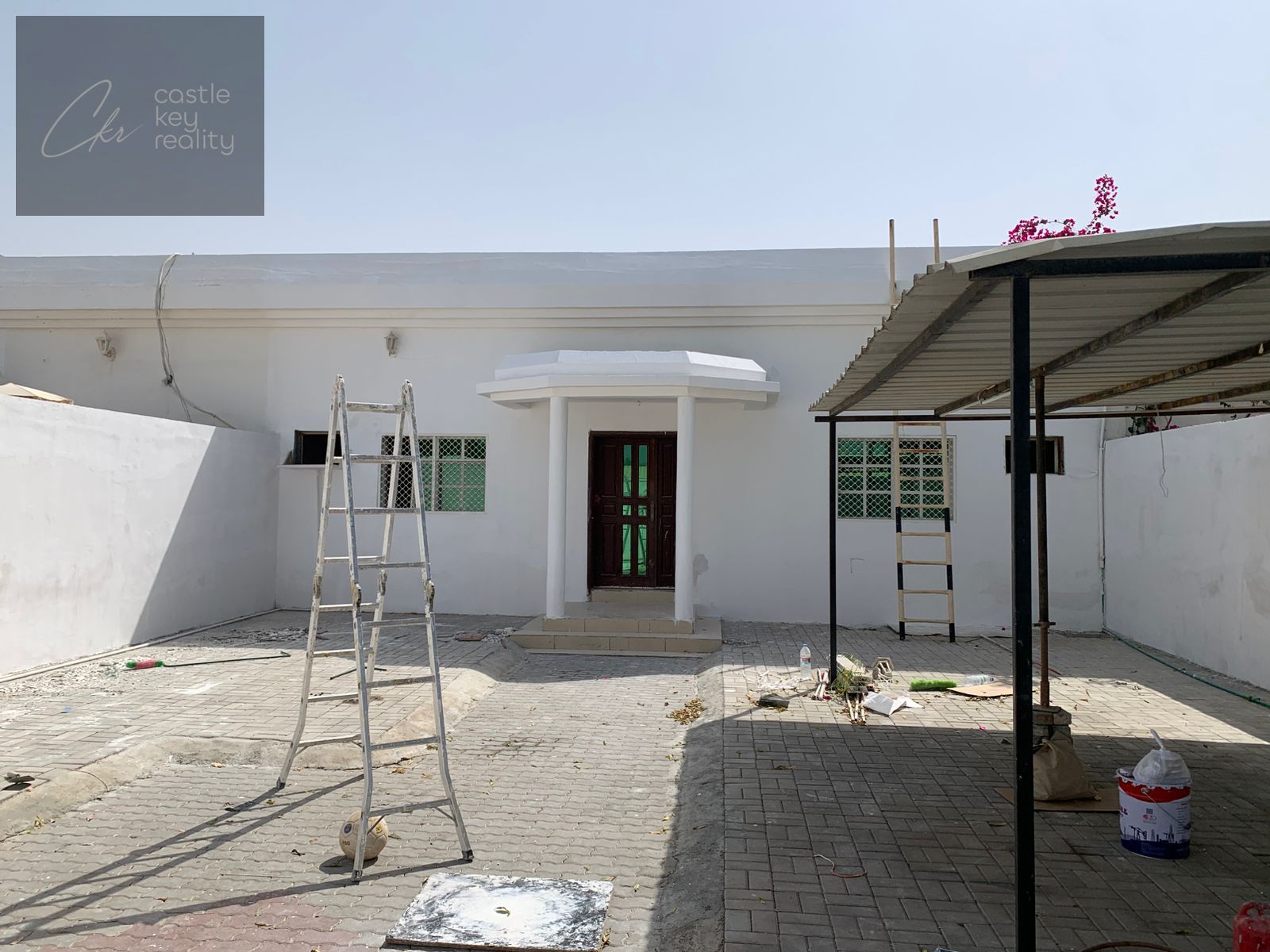 BRAND NEW RENOVATED 3 BHK VILLA FOR RENT - MUNICIPALITY CONTRACT - PARKING AVAILABLE
