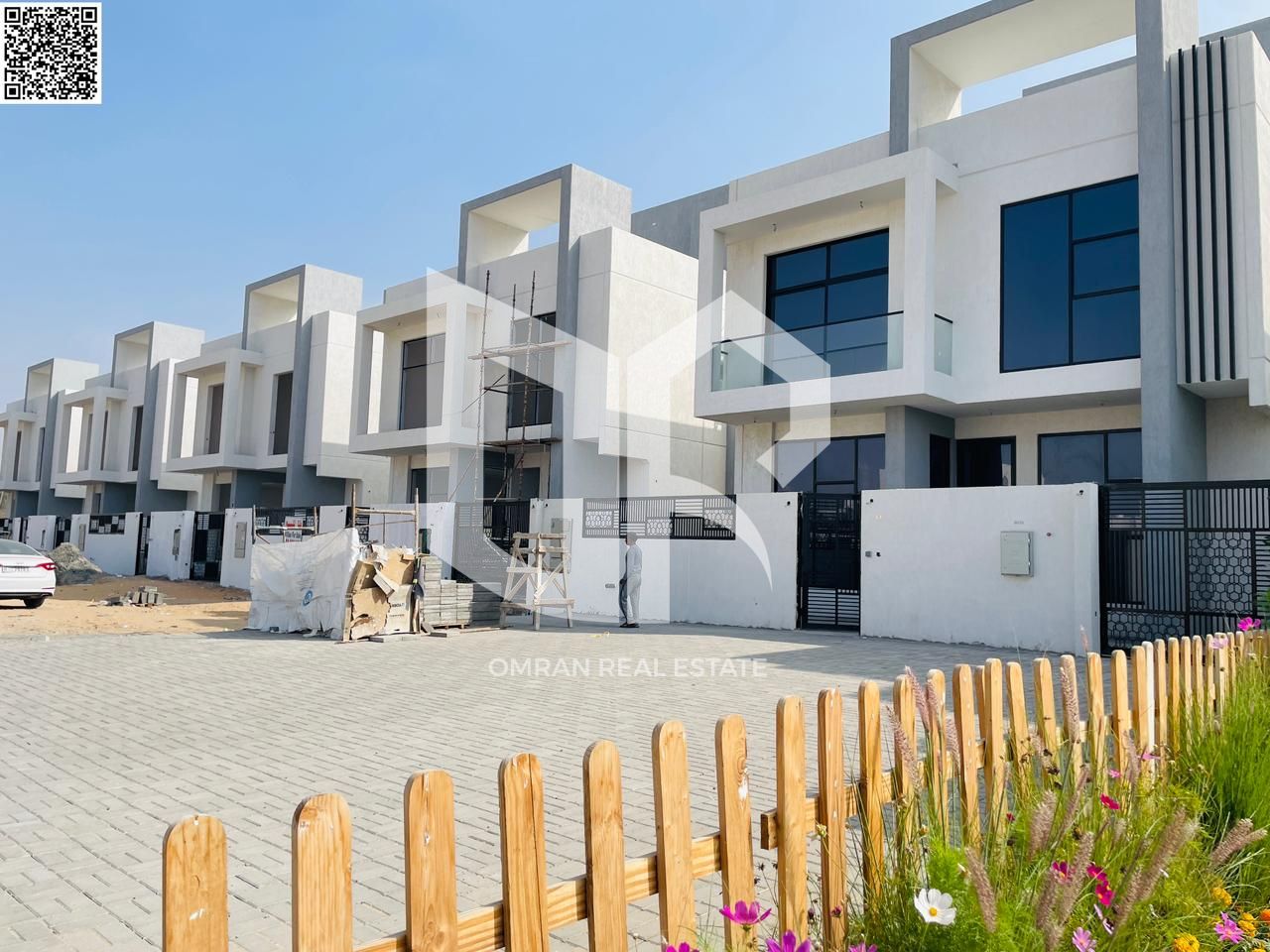 A very special opportunity: a villa with a very large setback, at a special price. Freehold villa available to all nationalities.