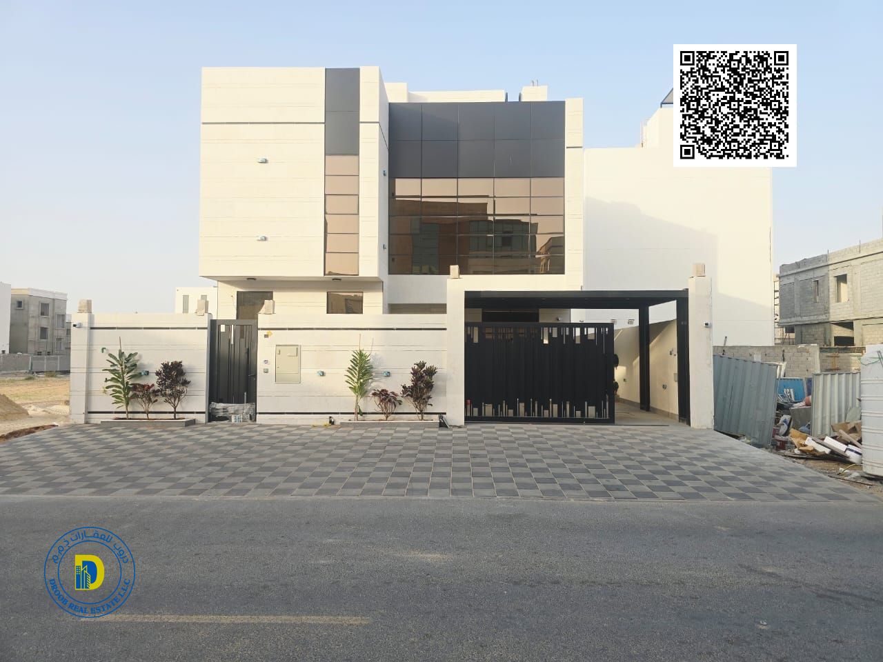 In the Al Bahia area, a luxurious villa with 6 rooms and a rooftop terrace, fully air-conditioned, in a prime location.