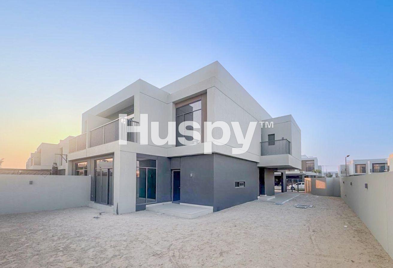 Corner Unit | Roof Top Access | Next to Beach