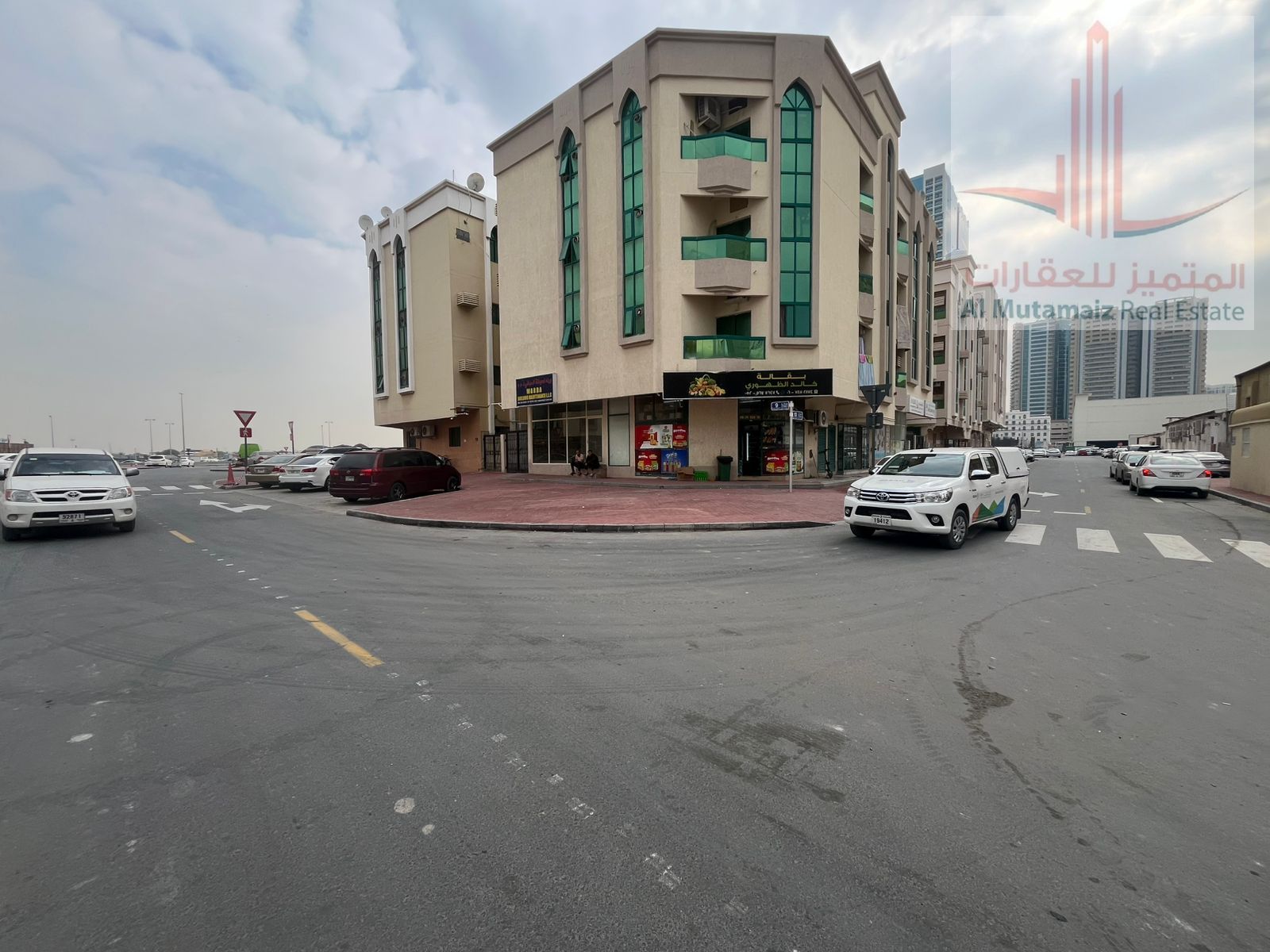 One bedroom and living room apartment in Ajman, Al Rashidiya 1, next to the fish market and behind Nesto. Excellent location and spacious.