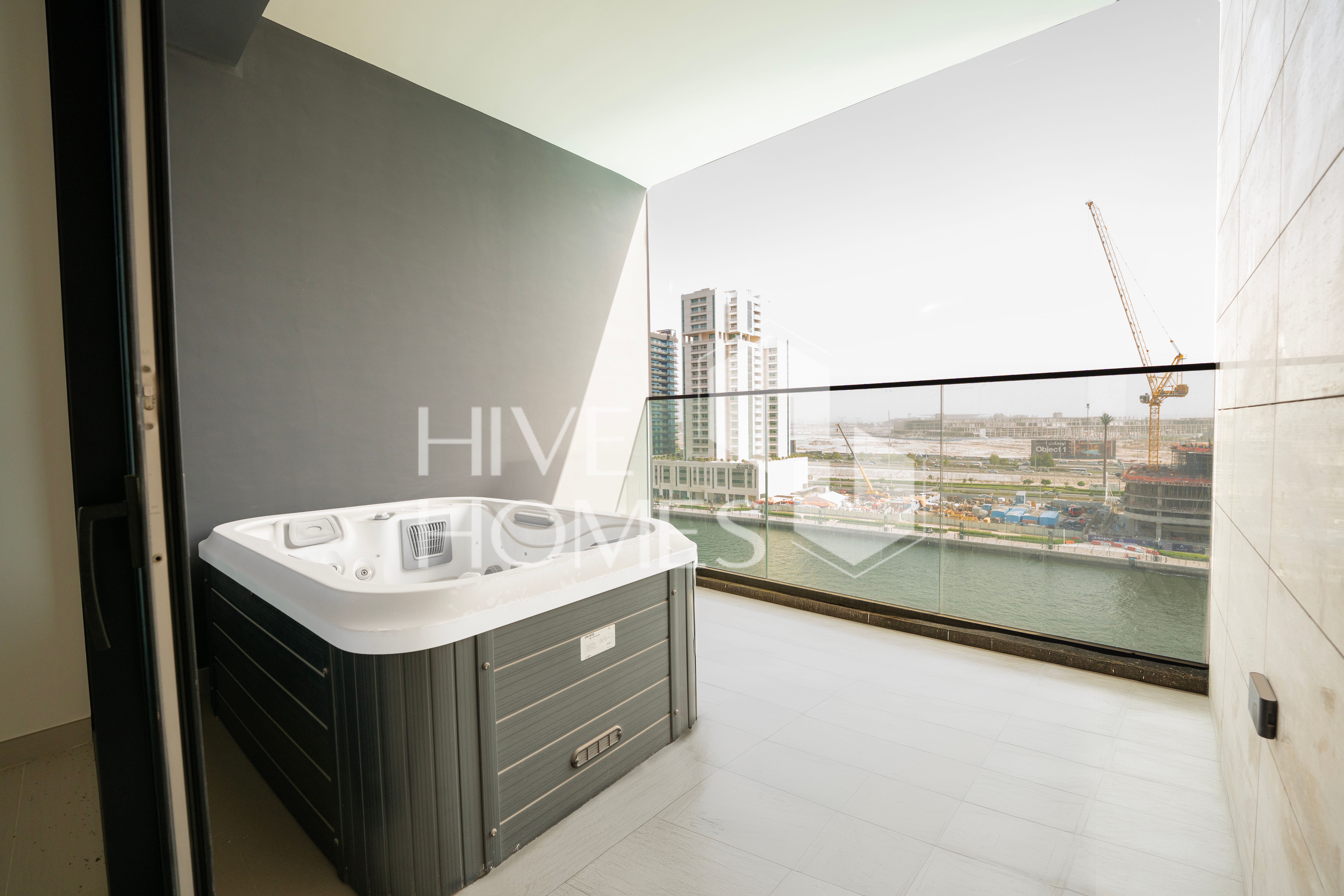 Full Canal View | Private Jacuzzi | Prime Location