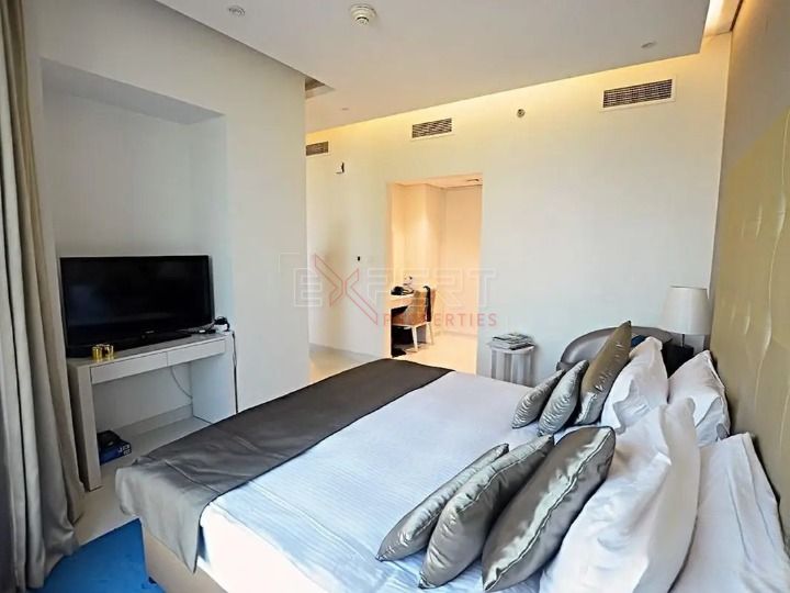 Bright & Airy | Panoramic Canal Views | Excellent Location