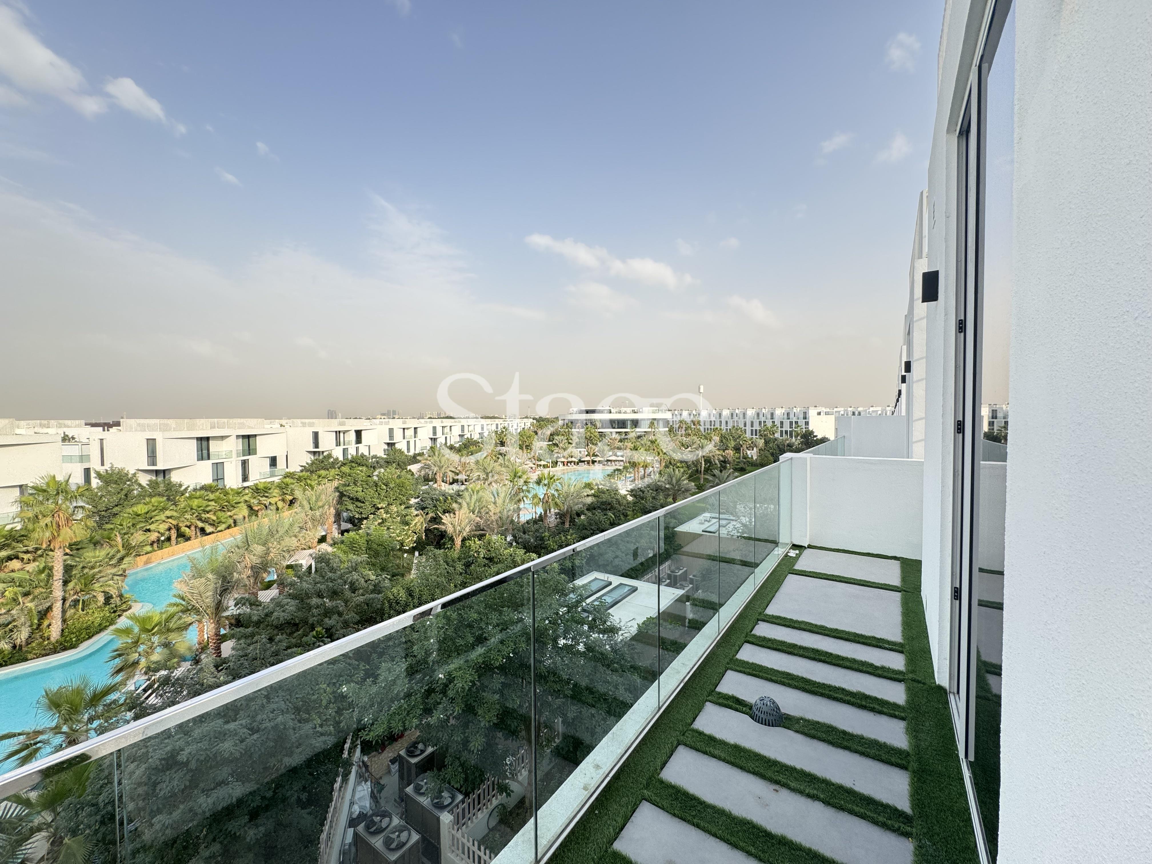 Single Row Unit | Luxury 4 BR Villa | Lagoon View